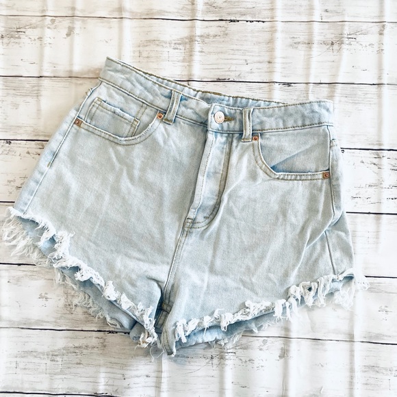 •WILD FABLE• LIGHT WASH CUT OFF FESTIVAL SHORTS